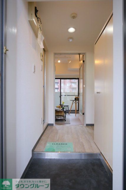 玄関　※家具・小物等はイメージです