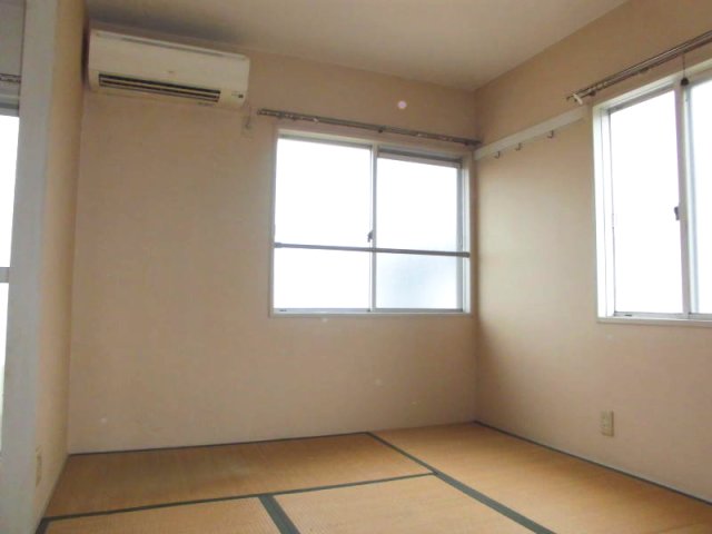 フレグランス二里ヶ浜の居間写真