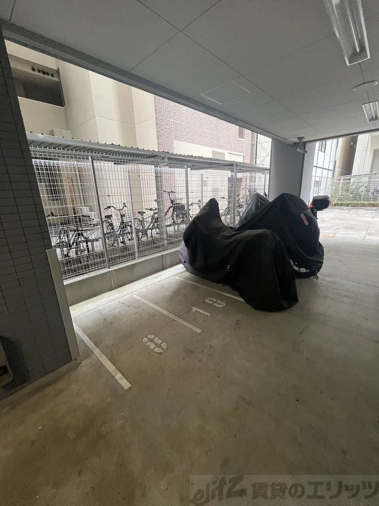 駐車場　バイク置き場