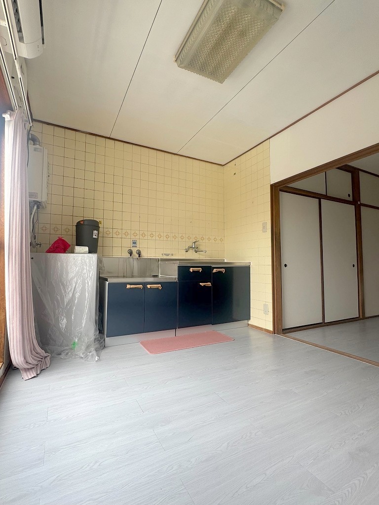 地下鉄谷町線 長原駅 徒歩15分 3階建 築47年の居間写真