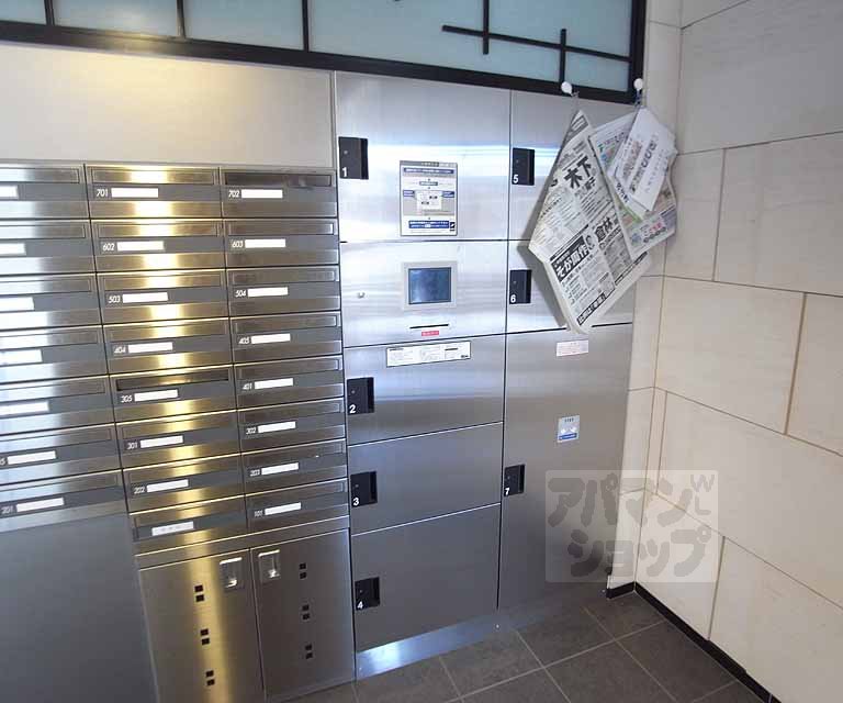 ロビー　何かと便利な宅配ＢＯＸ
