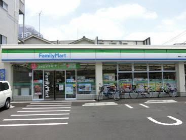 コンビニ　ファミリーマート本駒込二丁目店（コンビニ）まで618m