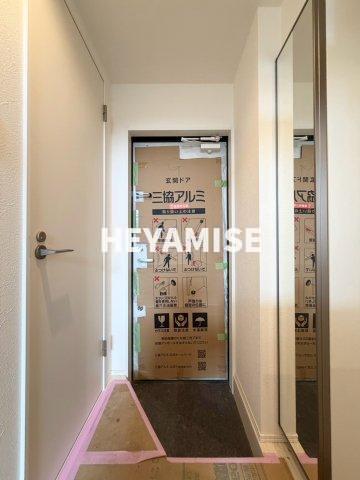 玄関　※同タイプの別号室のお写真となります