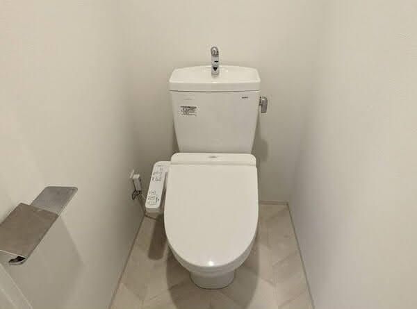 地下鉄西神・山手線 湊川公園駅 徒歩3分 15階建 築5年のトイレ写真