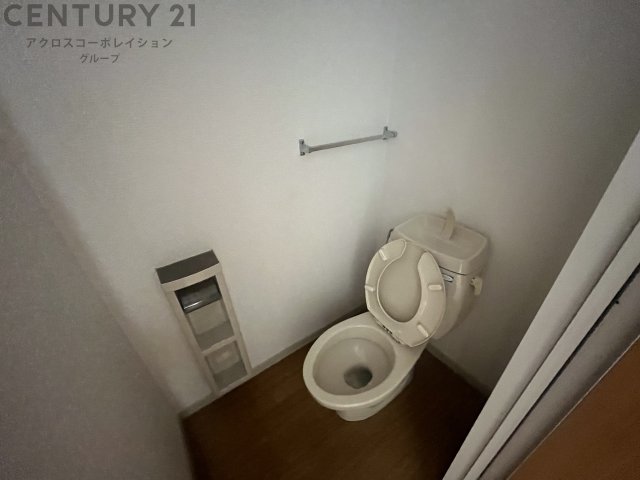 トイレ　シンプルで掃除のしやすいトイレです♪