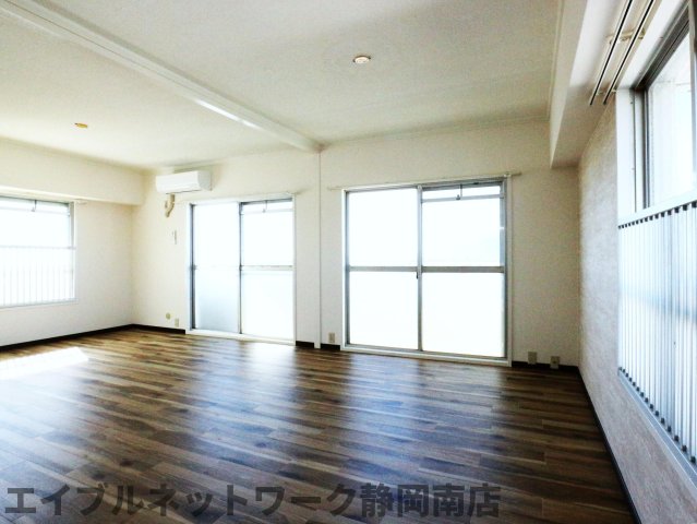 居室・リビング　ゆったりとした居間です