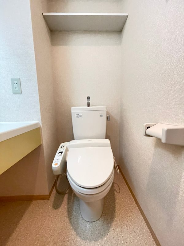 ＪＲ東海道本線 六甲道駅 徒歩5分 2階建 築23年のトイレ写真
