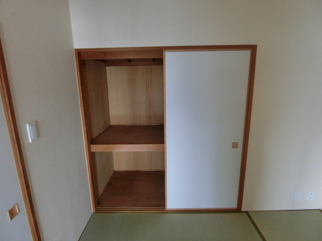収納　※別部屋参考写真。色味・設備等は現況優先となります。