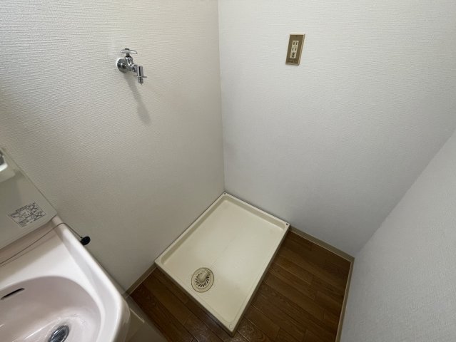 その他設備　室内洗濯機置き場なので洗濯機が濡れる心配がないですね