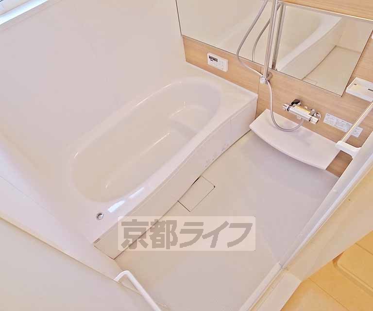 バス・シャワールーム　１坪サイズのお風呂です。