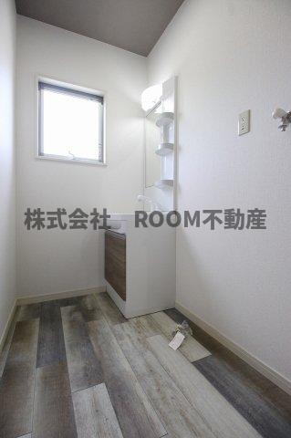 洗面設備　ゆったりとスペースのある洗面所