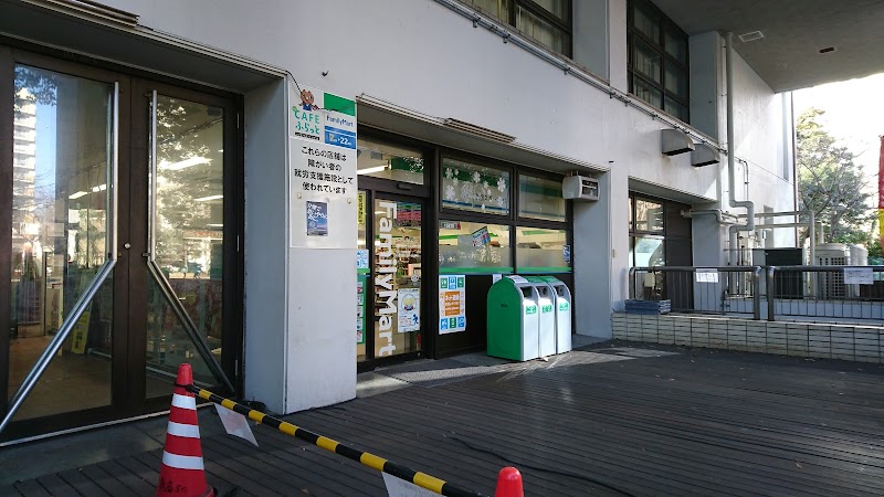 コンビニ　ファミリーマート 新宿スポーツセンター店（コンビニ）まで856m