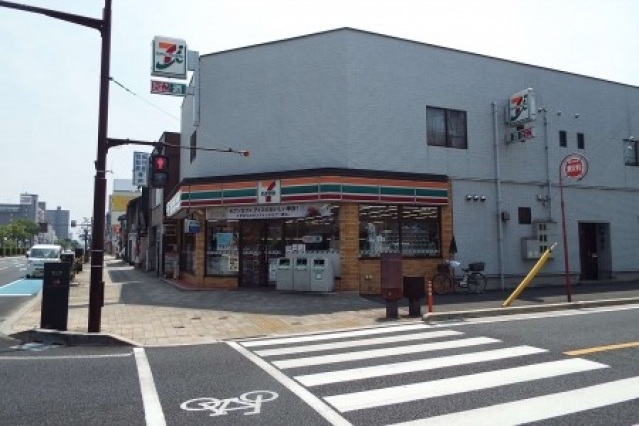 コンビニ　セブンイレブン福山道三町店（コンビニ）まで296m