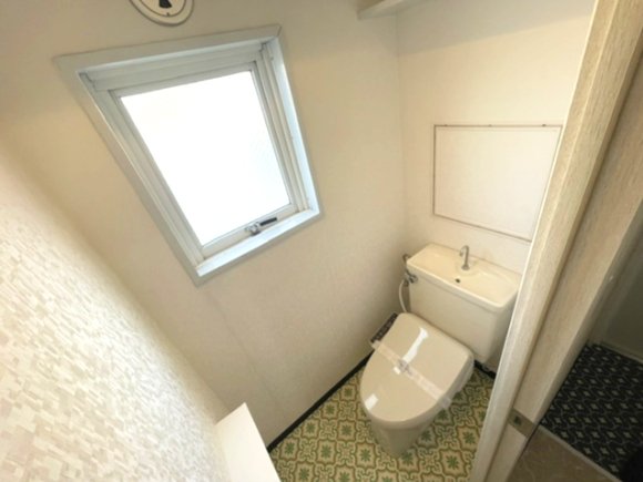 ＪＲ東海道本線 千里丘駅 徒歩5分 7階建 築40年のトイレ写真