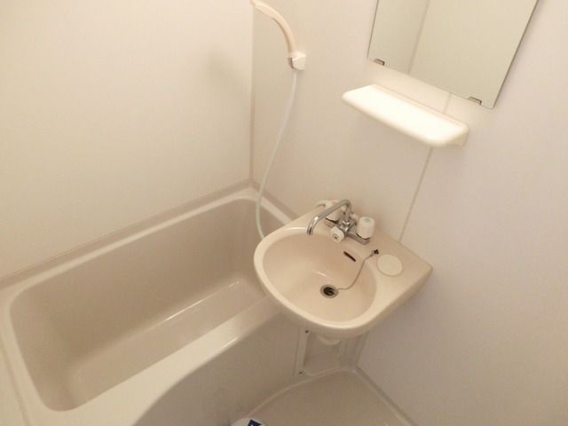 バス・シャワールーム　洗面台付バスルーム