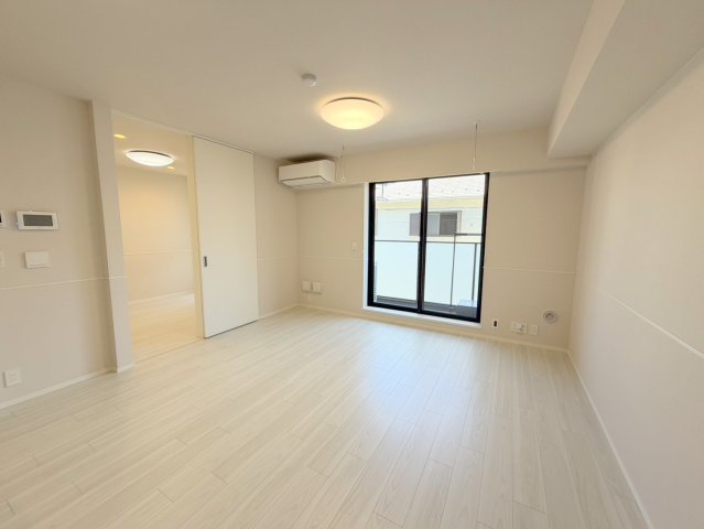 居室・リビング　★明るいフローリングの角部屋です★