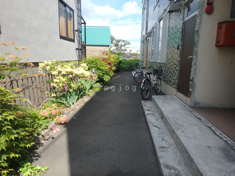 その他共有部分　建物前。