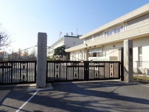 小学校　桶川市立桶川小学校（小学校）まで710m