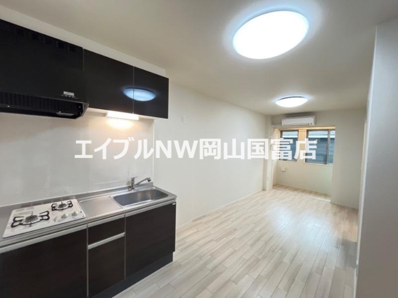 ＪＲ赤穂線 西大寺駅 徒歩21分 2階建 築2年の居間写真