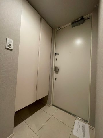 玄関　※同間取り別部屋写真