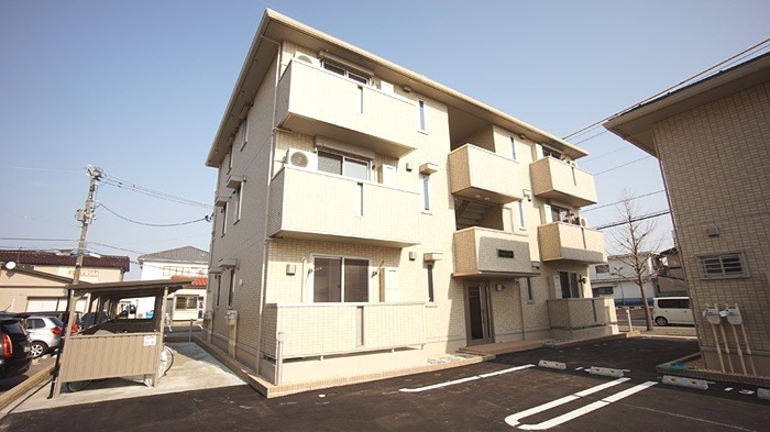 建物外観　２階のお部屋です♪