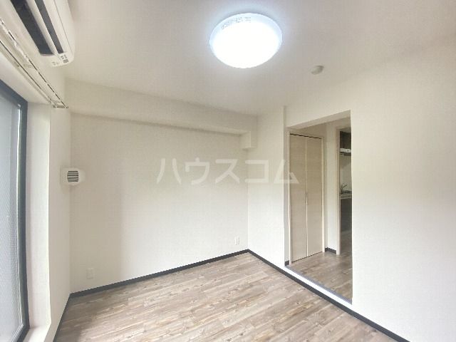 フォセット南行徳の居間写真