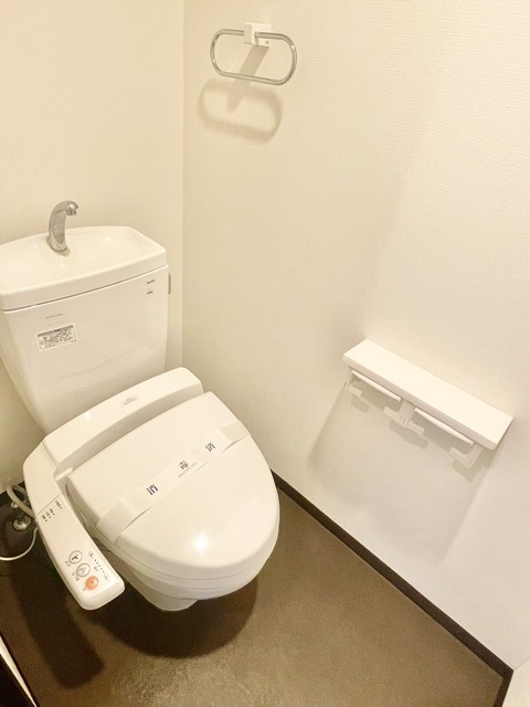 トイレ　※同物件別号室参考写真