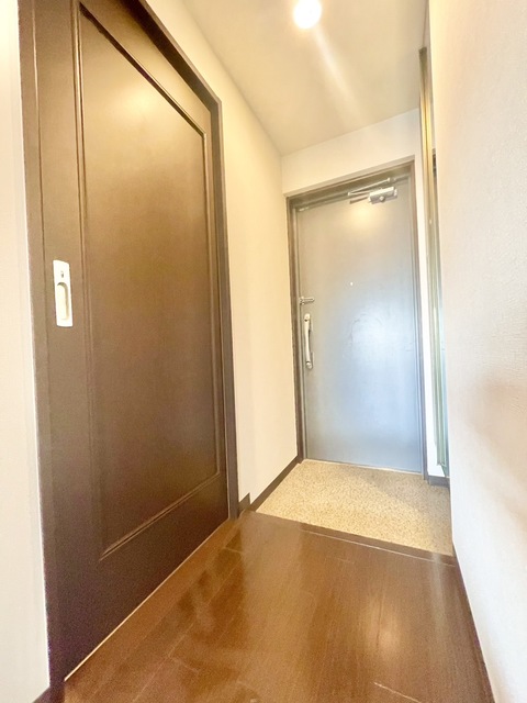 玄関　※同物件別号室参考写真