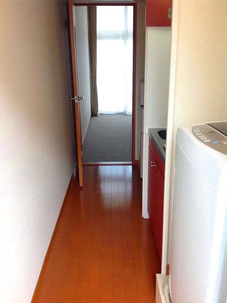 レオパレスリバティーの玄関写真