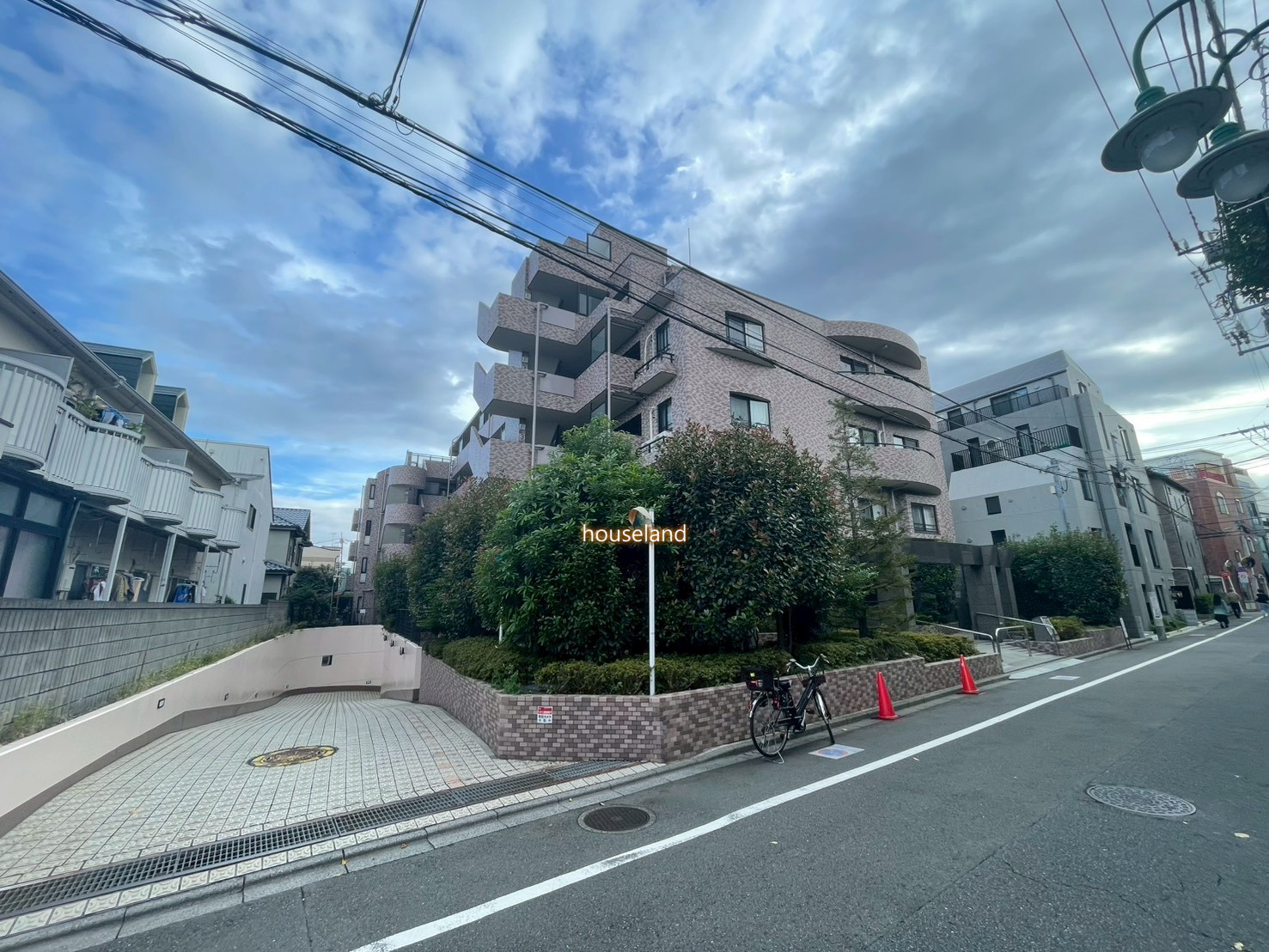 建物外観　記載の電話番号でリアルタイムな空室状況をお伝えいたします