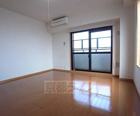 居室・リビング　広々とした部屋です。