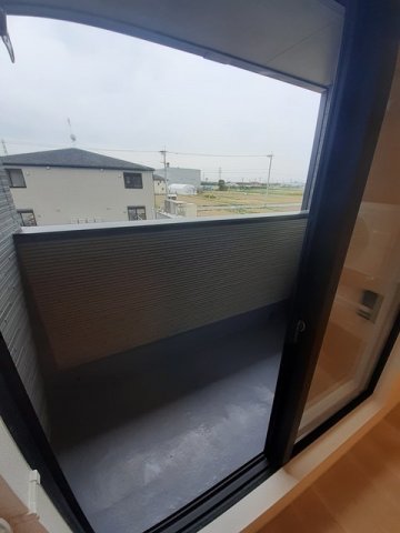 バルコニー　バルコニーからの眺めを楽しみながら食事をしませんか