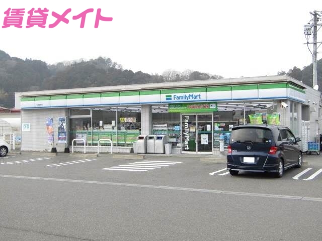 コンビニ　ファミリーマート名張松原店（コンビニ）まで325m