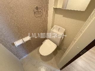 リバーヒルズ雀の宮3丁目新築アパートのトイレ写真