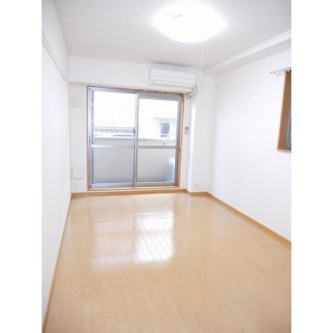 居室・リビング　この写真は同マンションの他のお部屋のものです