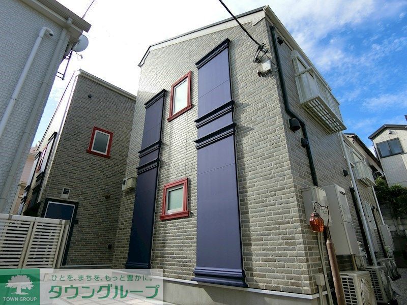 建物外観　英国寄宿舎風のデザイナーズ物件です！存在感あります！