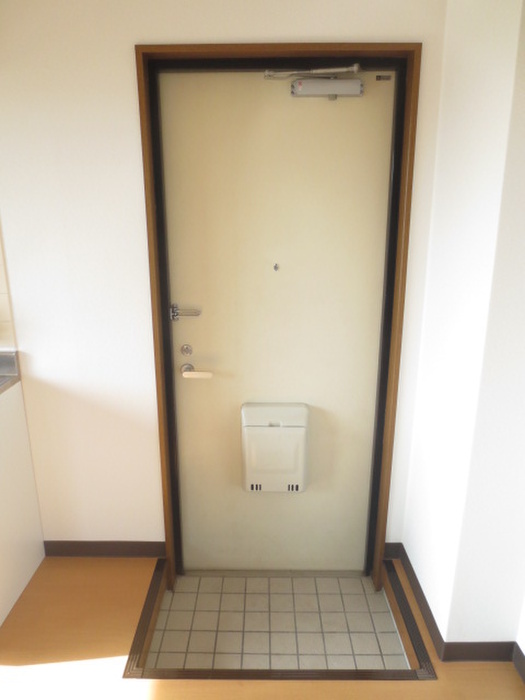 秀ビルの玄関写真
