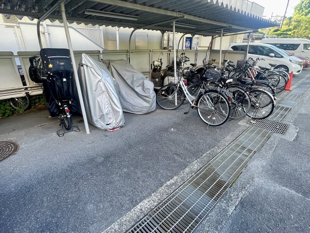 阪急千里線 北千里駅 徒歩10分 11階建 築49年の外観写真
