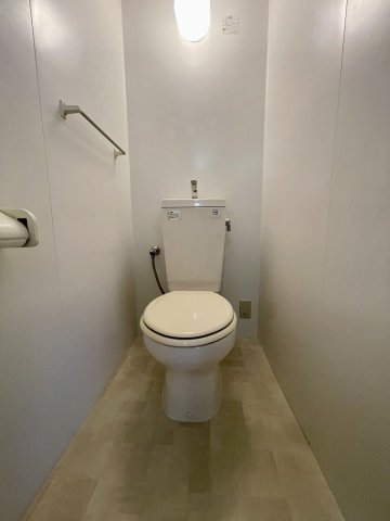阪急千里線 北千里駅 徒歩10分 11階建 築49年のトイレ写真