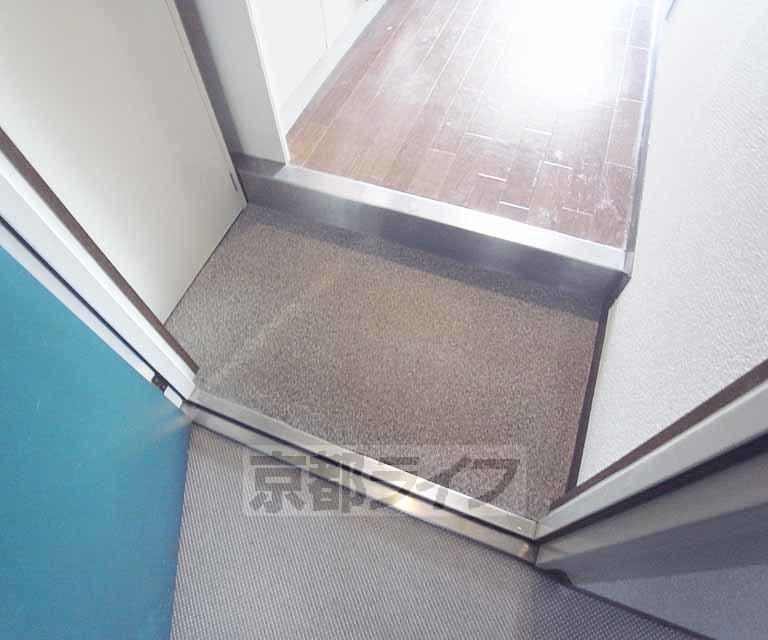 エリーフラッツ西京極の玄関写真