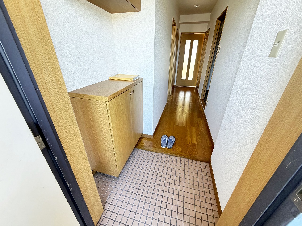 ＪＲ山陽本線 岡山駅 徒歩22分 7階建 築28年の玄関写真