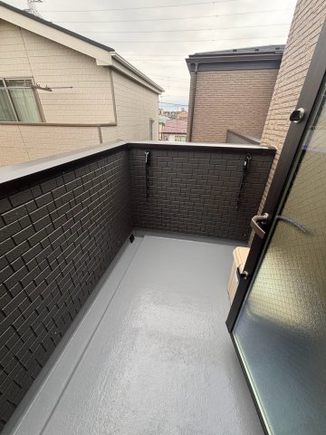バルコニー　暖かな日差しのふりそそぐバルコニー