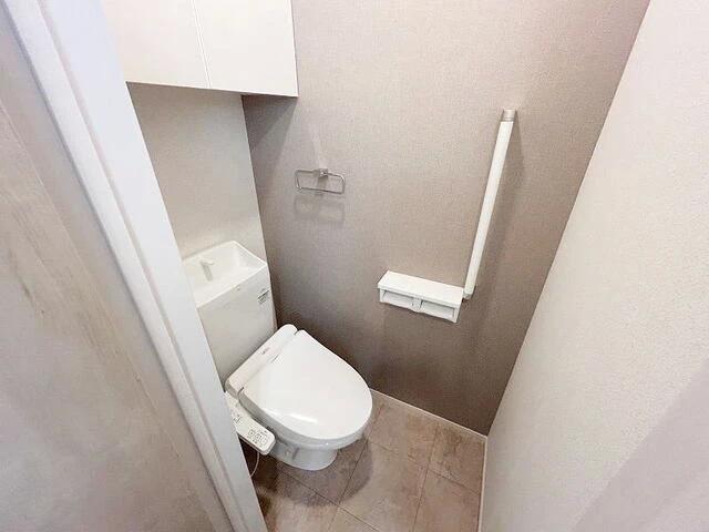 トイレ　温水洗浄暖房便座
