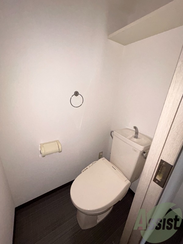 トイレ　こちらはトイレです。清潔感があり、安心して使用できます。