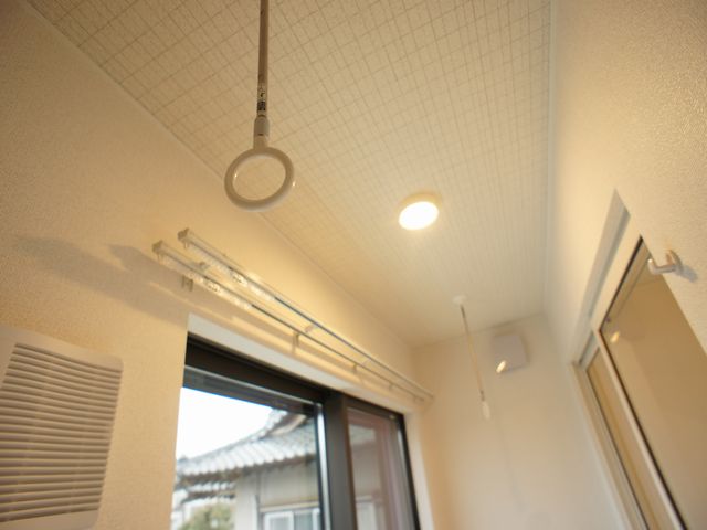 その他設備　室内物干しがあります。