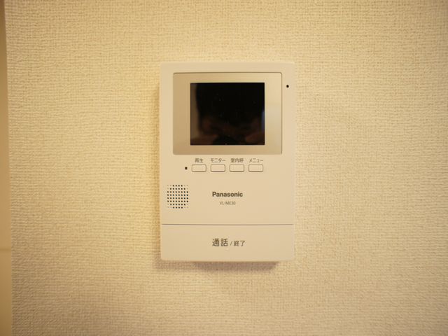 セキュリティ　訪問者の確認ができるTVドアホン付きです♪
