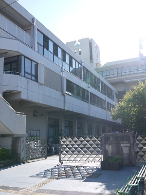 小学校　京都市立西陣中央小学校（小学校）まで715m