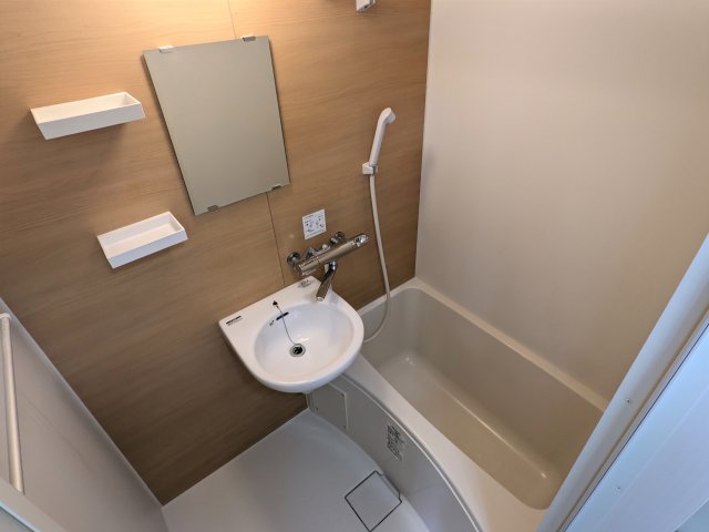 バス・シャワールーム　コンパクトで使いやすいお風呂です