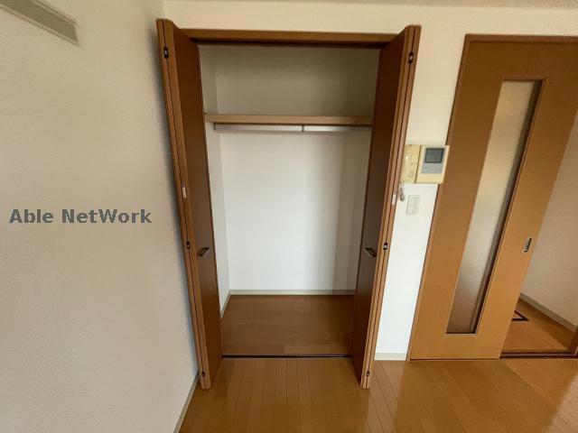 収納　※同物件別部屋の写真です。