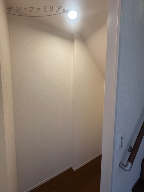 玄関　クリーニング完成前写真
